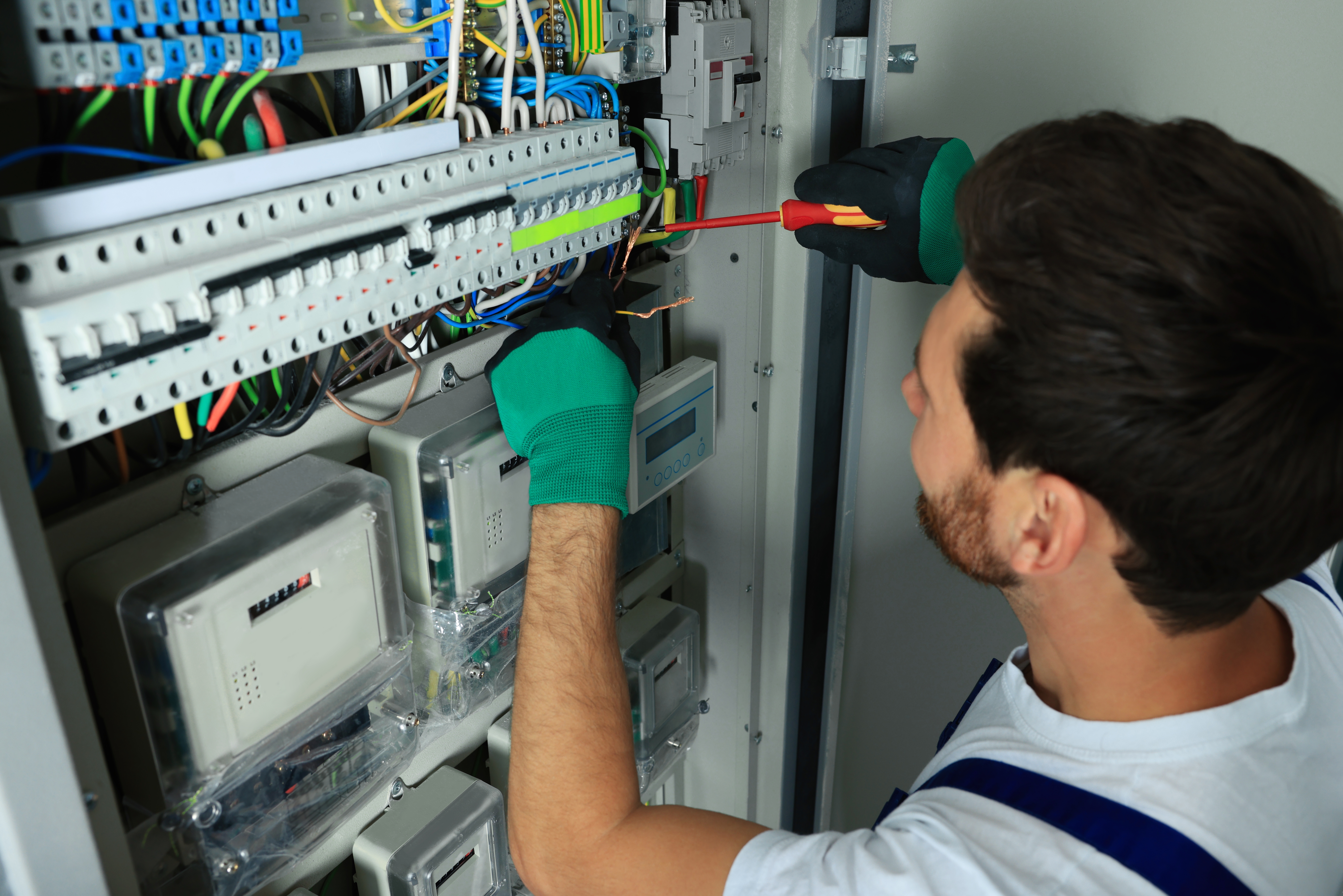 electrical repairs in commercial building